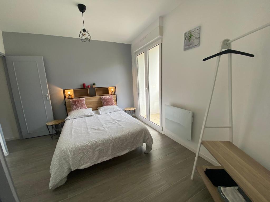 Postel nebo postele na pokoji v ubytování Labenne Ocean - joli appt avec terrasse -T2 300m plage