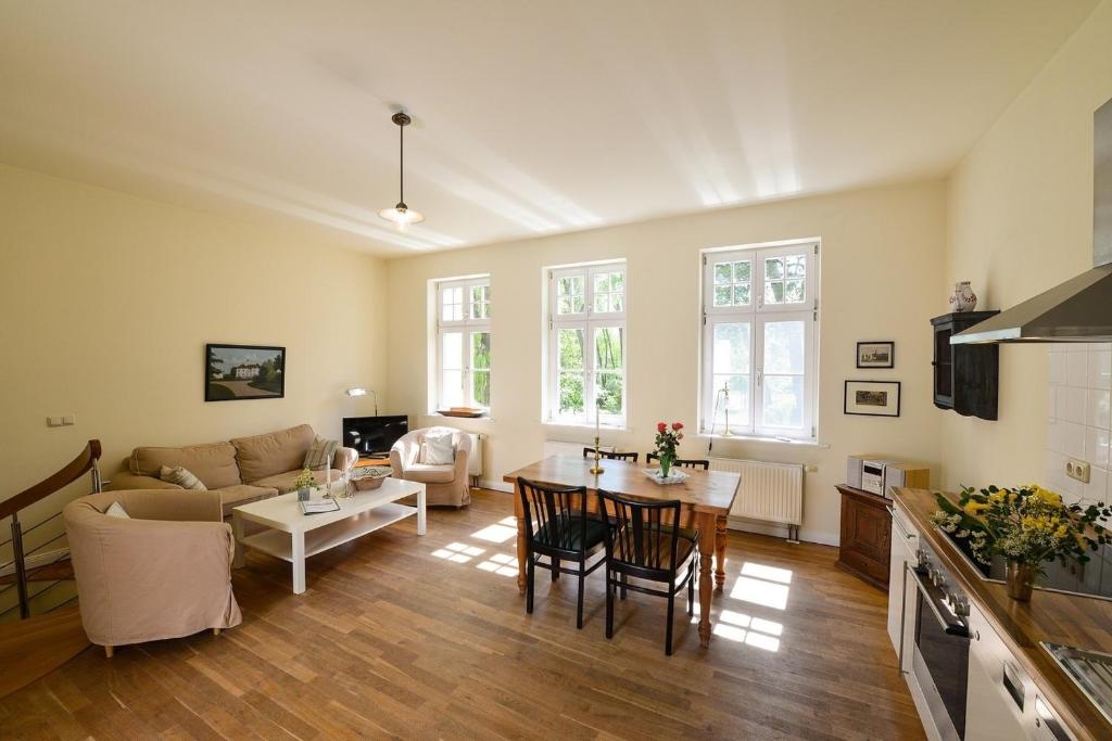 a living room with a table and a couch at Ferienwohnung 2 mit schönem Seeblick in Neuenkirchen