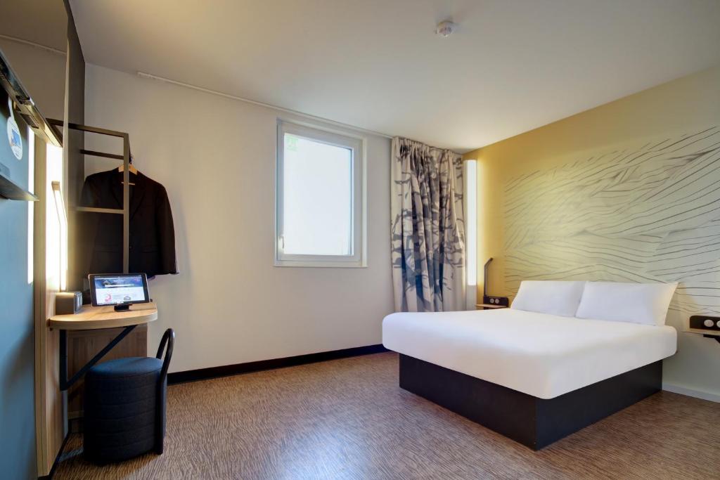 Postel nebo postele na pokoji v ubytování B&B HOTEL Epernay