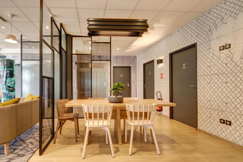Posezení v ubytování B&B HOTEL Epernay