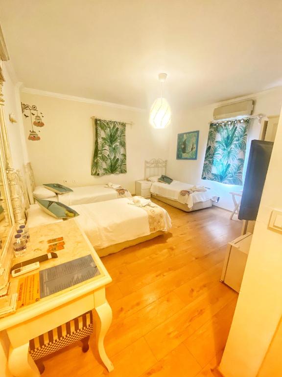 Postel nebo postele na pokoji v ubytování Bodrum Sade Pension