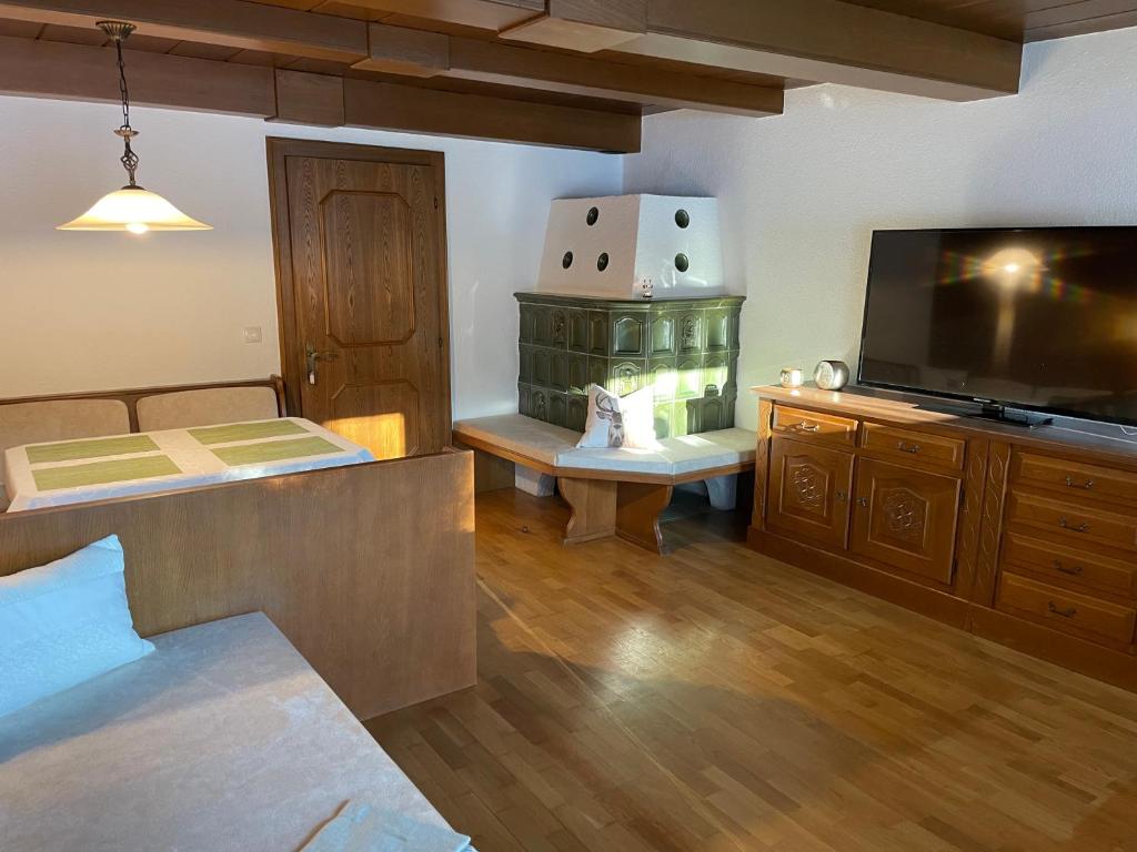 Eldhús eða eldhúskrókur á FerienWohnung Weer