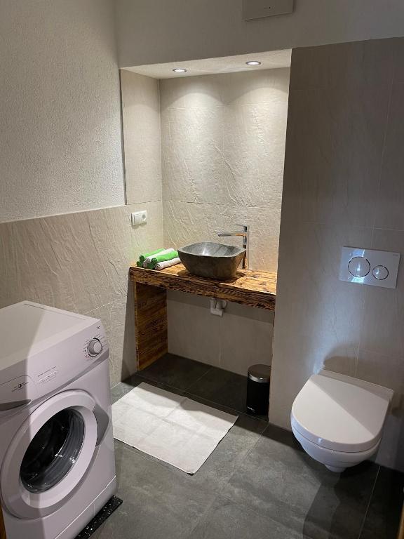 Baðherbergi á FerienWohnung Weer