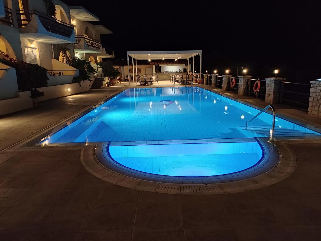 Gregory Apartments - 6