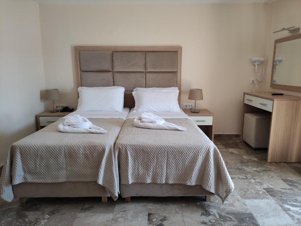 Gregory Apartments - 12