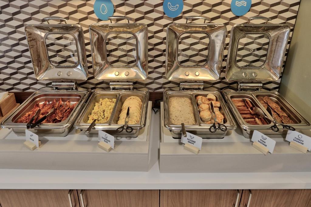 Holiday Inn Express & Suites - Albuquerque East by IHG photo