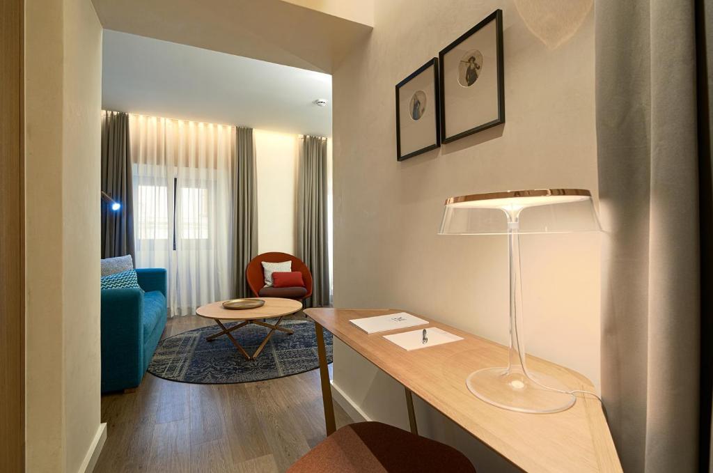 Postel nebo postele na pokoji v ubytování Suites Murillo Plaza Sta. Cruz