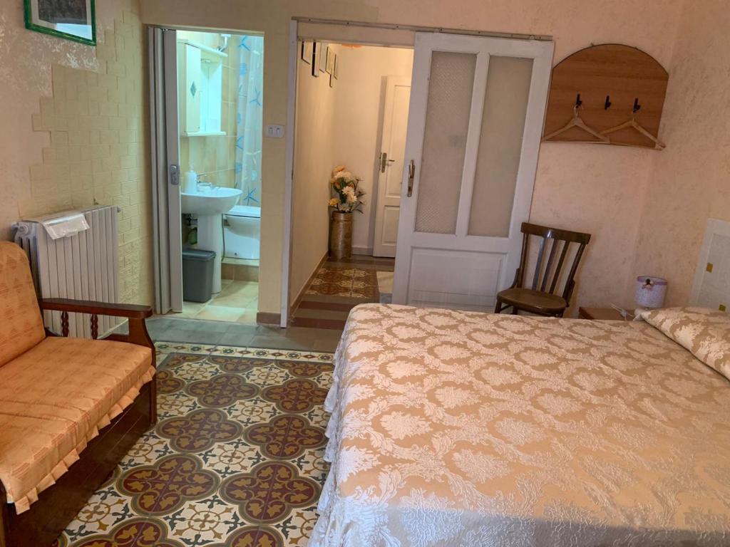 A bed or beds in a room at Affittacamere GERANI