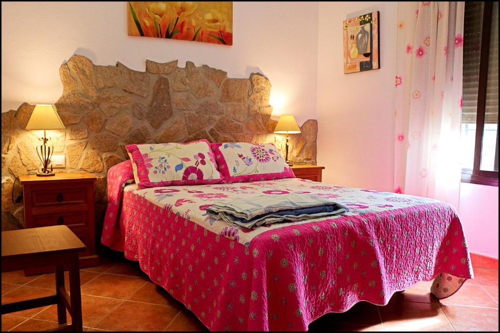 Łóżko lub łóżka w pokoju w obiekcie Chalet con piscina privada