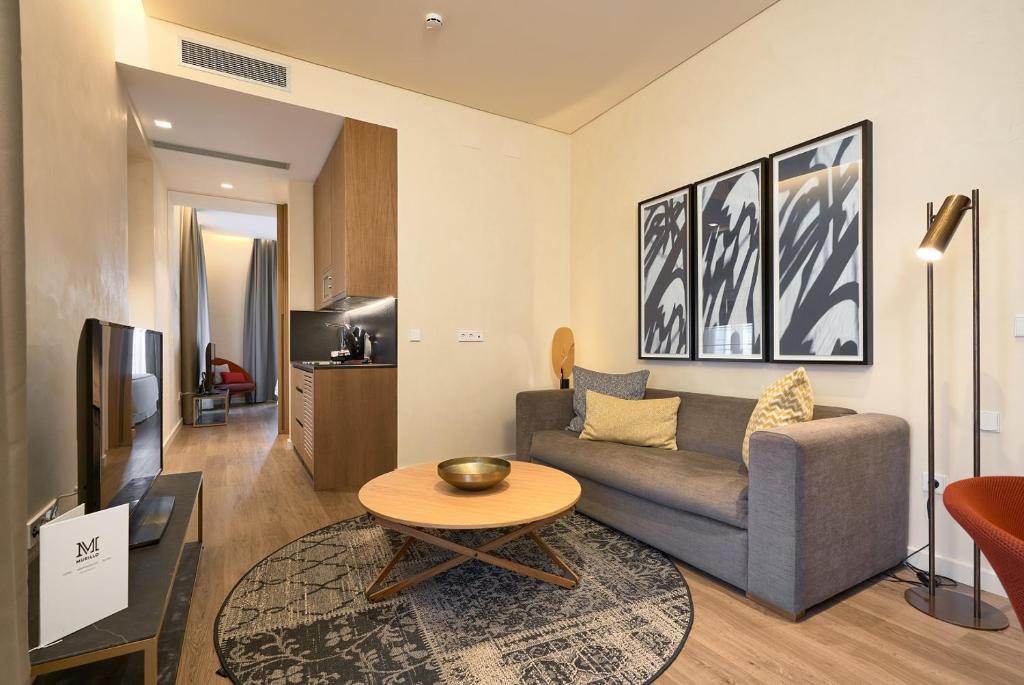 TV a/nebo společenská místnost v ubytování Suites Murillo Plaza Sta. Cruz