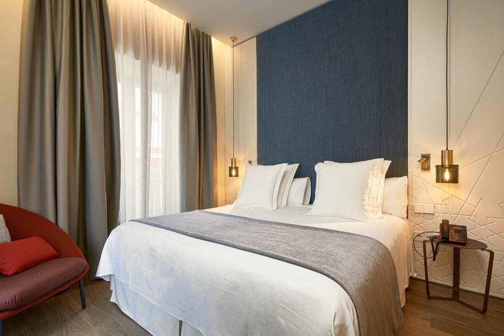 Postel nebo postele na pokoji v ubytování Suites Murillo Plaza Sta. Cruz