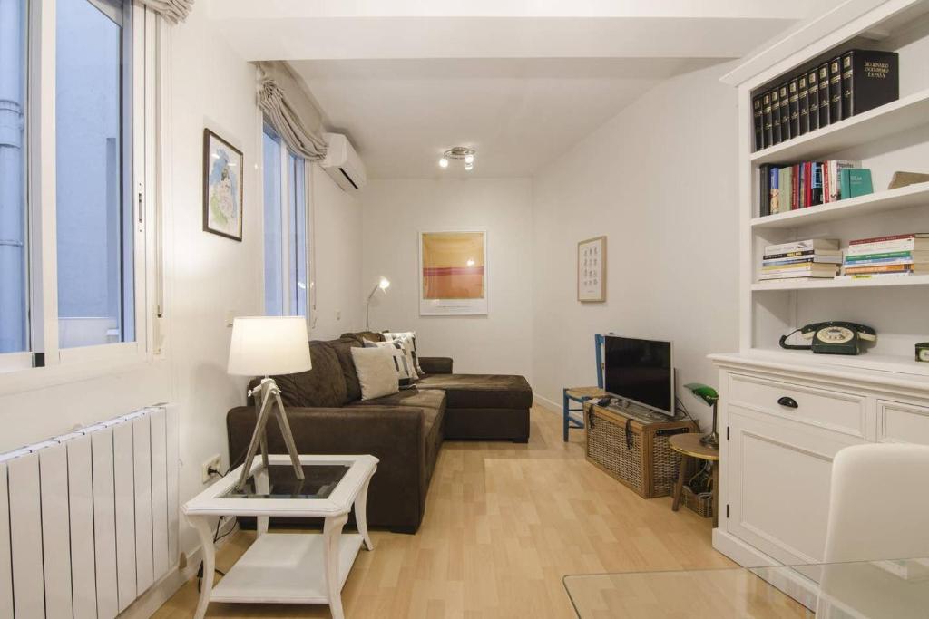 a living room with a couch and a tv at 1 bedroom 1 bathroom furnished - Chamberi - Cozy - MintyStay in Madrid