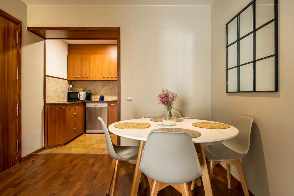 UP ROOMS BANYOLES - Apartamento De Una Habitación