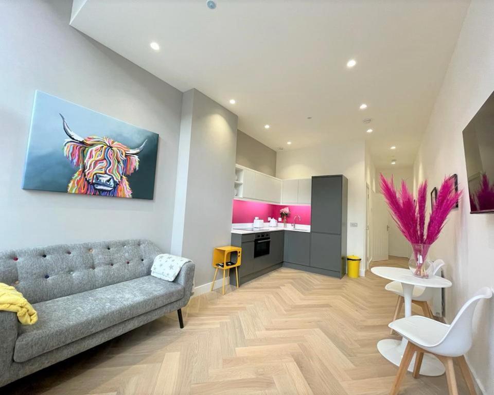 A seating area at Luxury Reno'd 1 Bed Nr Bruntsfield & The Meadows