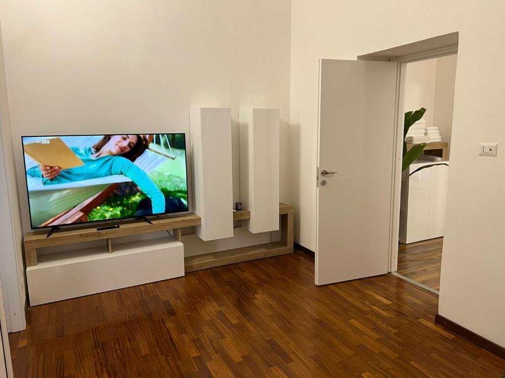A television and/or entertainment centre at StarHome Colosseo