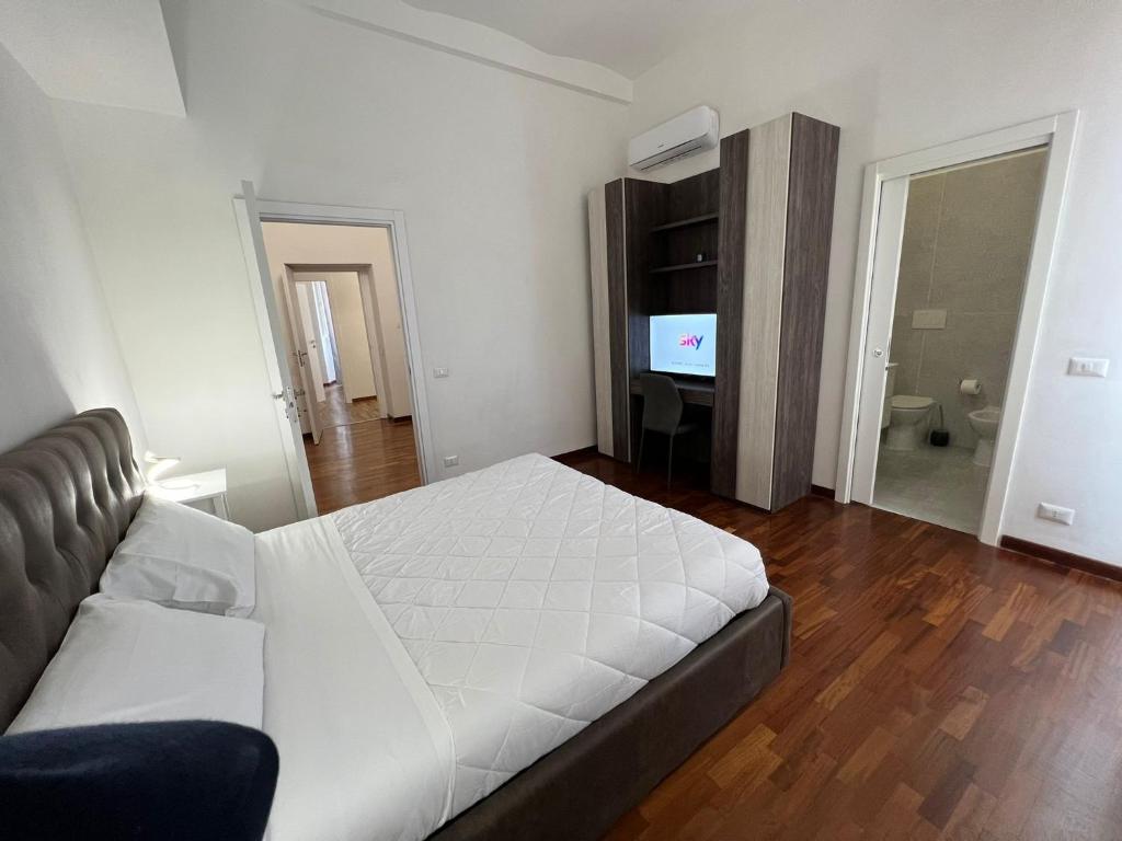 A bed or beds in a room at StarHome Colosseo