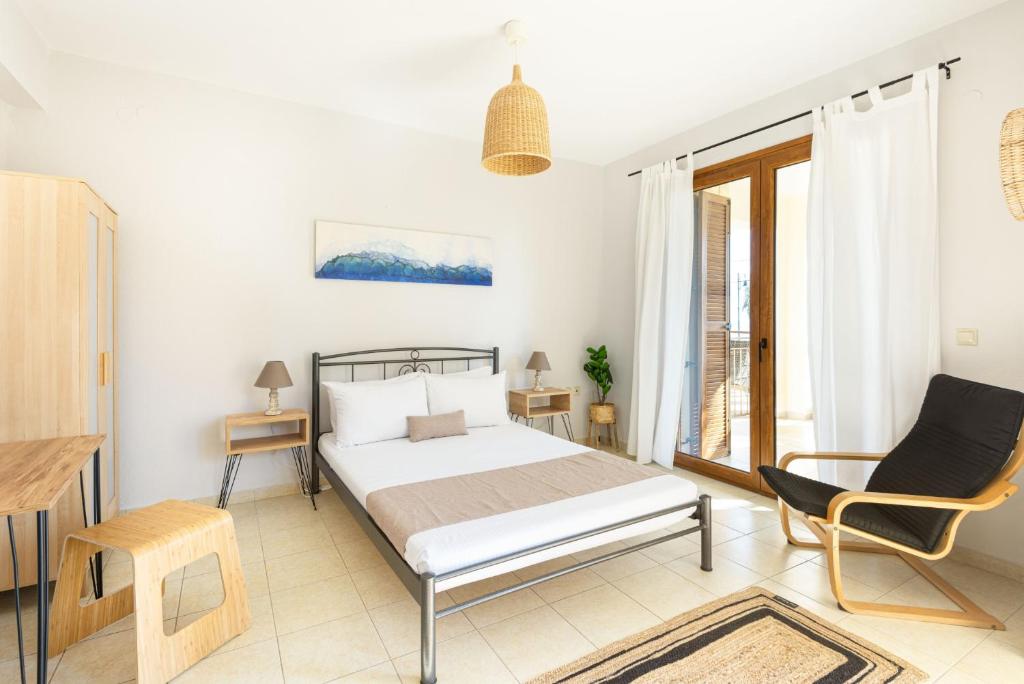 Postel nebo postele na pokoji v ubytování Vitamin Sea Beachfront Villa, Sithonia #FeelsLikeHome