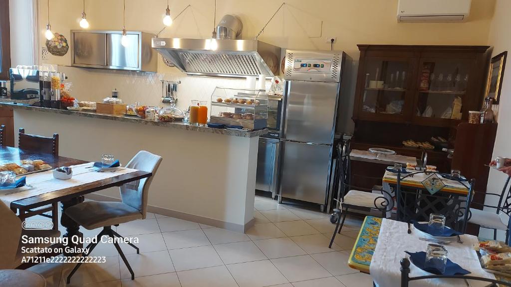 A kitchen or kitchenette at Dimora Charleston Lecce parcheggio privato in loco gratis