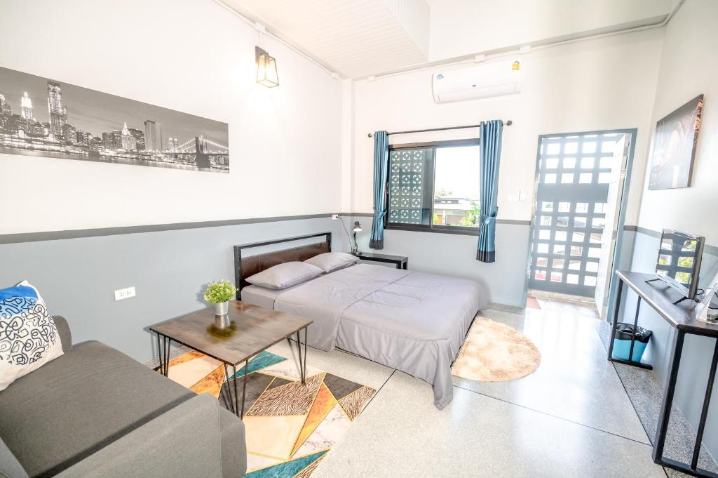 บ้านสุขซอย5 - Duplex Quadruple Room