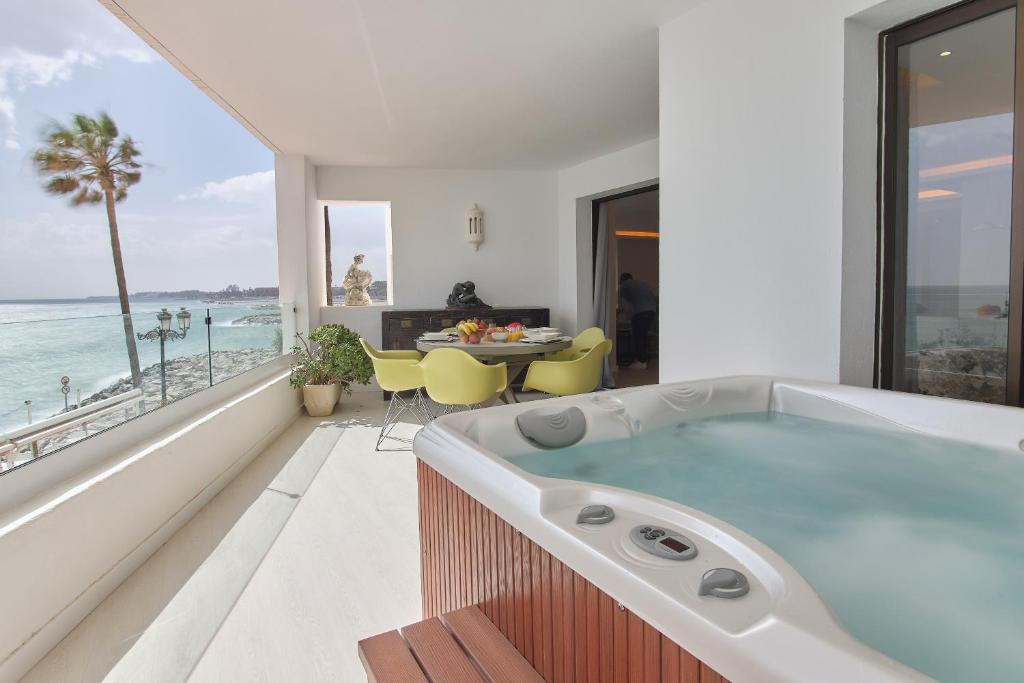 OleHolidays Benabola 15 Primera Línea Puerto Banús, Marbella ...