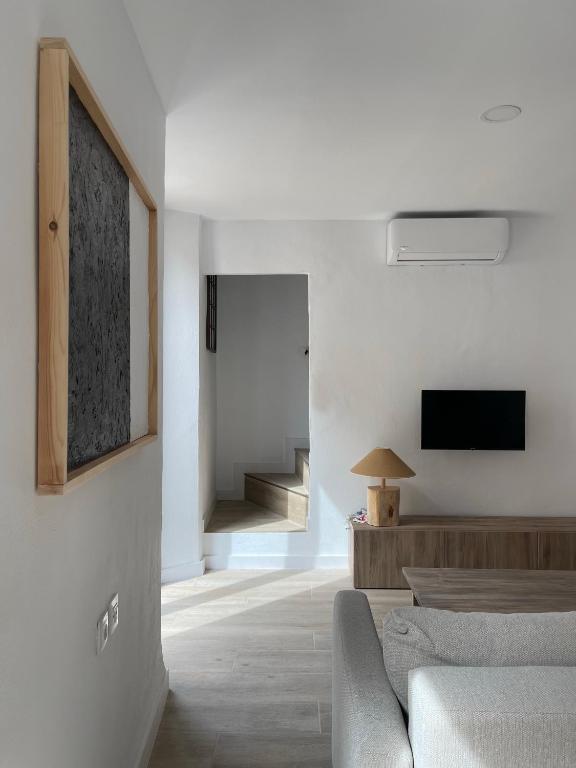 TV a/nebo společenská místnost v ubytování Carmela Apartment.