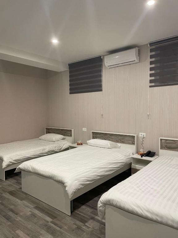 Postel nebo postele na pokoji v ubytování Park Avenue Hotel Yerevan