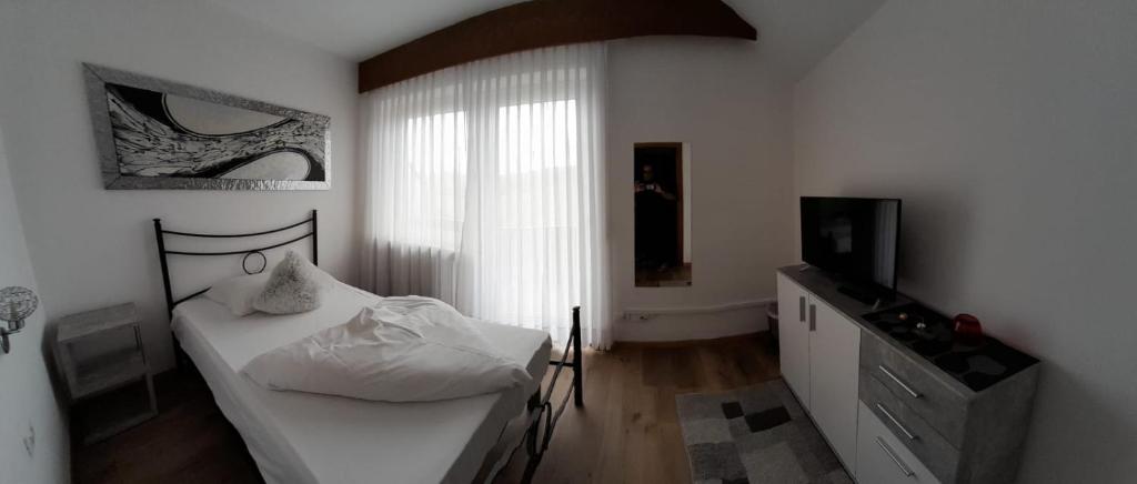 Postel nebo postele na pokoji v ubytování Landhaus Weingut