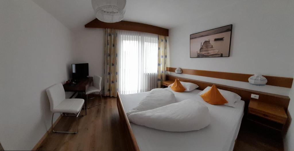 Postel nebo postele na pokoji v ubytování Landhaus Weingut