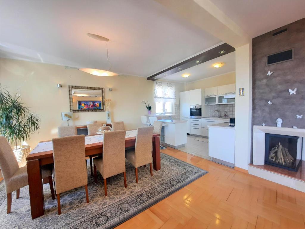 Η κουζίνα ή μικρή κουζίνα στο SEA VIEW- spacious apartment with shared pool