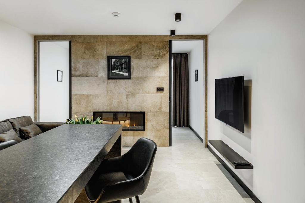 Televízia a/alebo spoločenská miestnosť v ubytovaní PLATiNIUM HOUSE & SPA BASEN-SAUNA CENTRUM