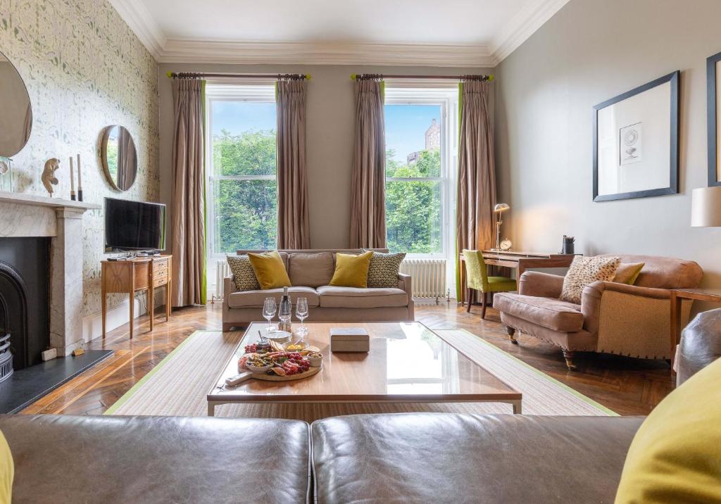 The Edinburgh Address - Castle View Apartment - Housity