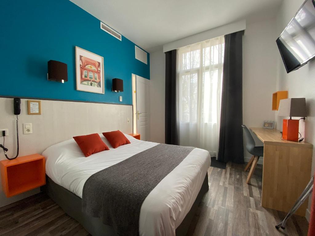 Postel nebo postele na pokoji v ubytování REV HÔTEL