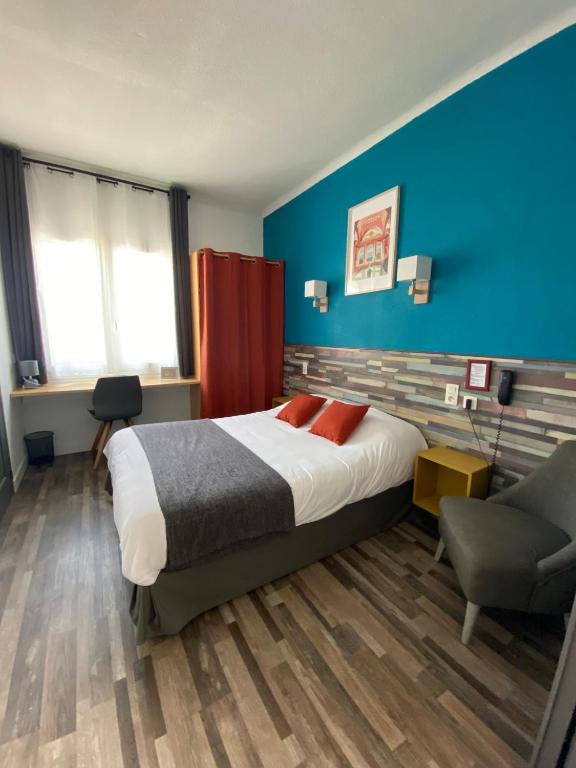 Postel nebo postele na pokoji v ubytování REV HÔTEL