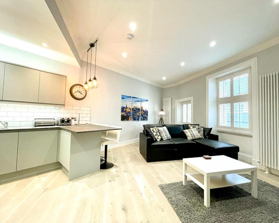 Køkken eller tekøkken på Gorgeous 2BR & Central Edinburgh Bolt-hole