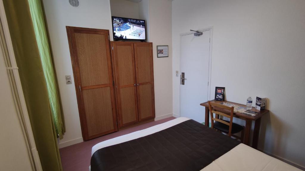 TV a/nebo společenská místnost v ubytování Hotel Angleterre
