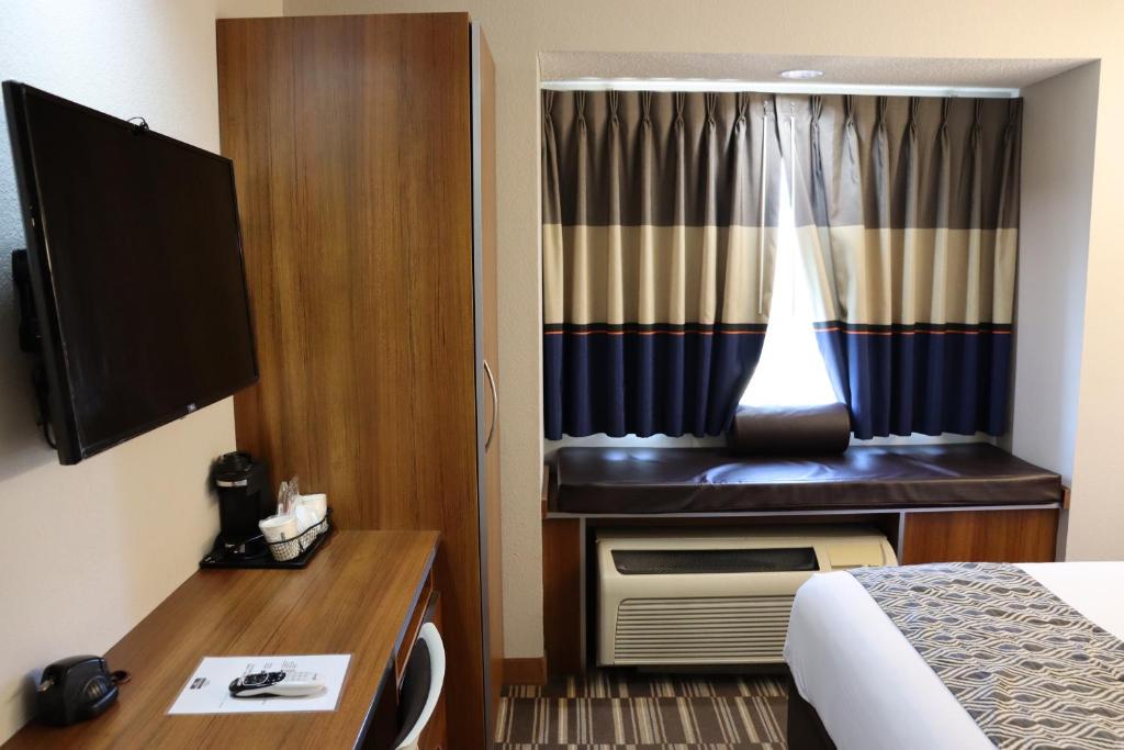 Microtel Inn & Suites by Wyndham Columbus Near Fort Benning photo