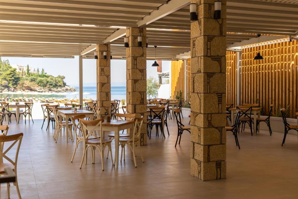 Reštaurácia alebo iné gastronomické zariadenie v ubytovaní Kalogria