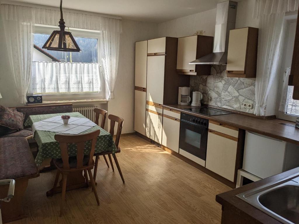 Kuchyň nebo kuchyňský kout v ubytování Haus Am Battenstein