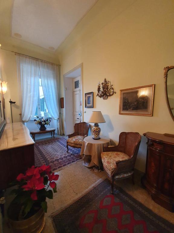 a living room with a table and chairs at Luxury San Giovanni in Rome