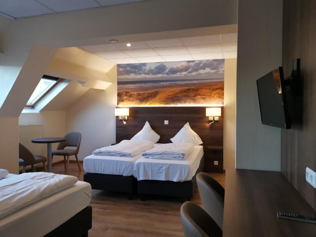 a hotel room with two beds and a painting on the wall at Hotel Albert II Oostende in Ostend