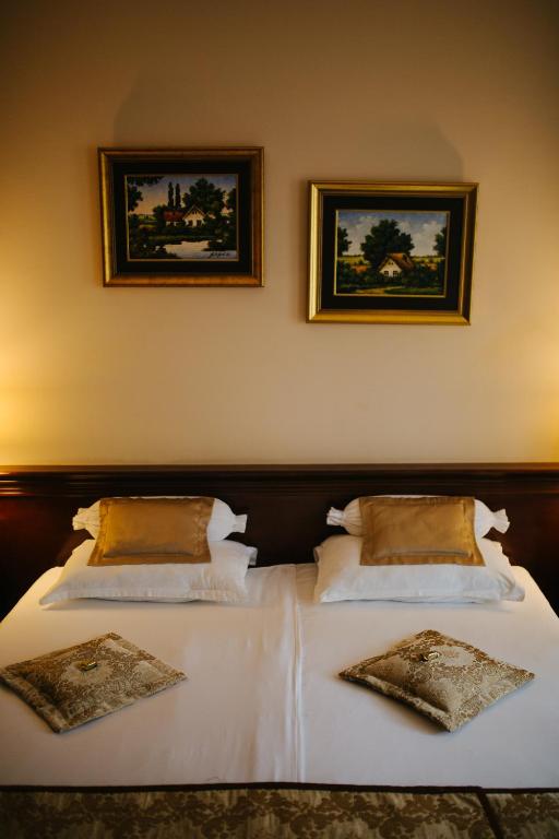 Postel nebo postele na pokoji v ubytování Garni Hotel Andric