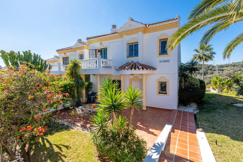 Vonkajšia záhrada v ubytovaní Townhouse Calahonda