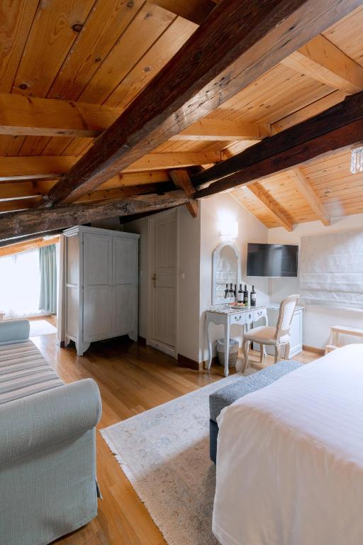 Postel nebo postele na pokoji v ubytování Kastello Hotel