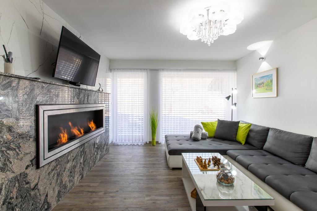 TV a/nebo společenská místnost v ubytování Reset Apartments
