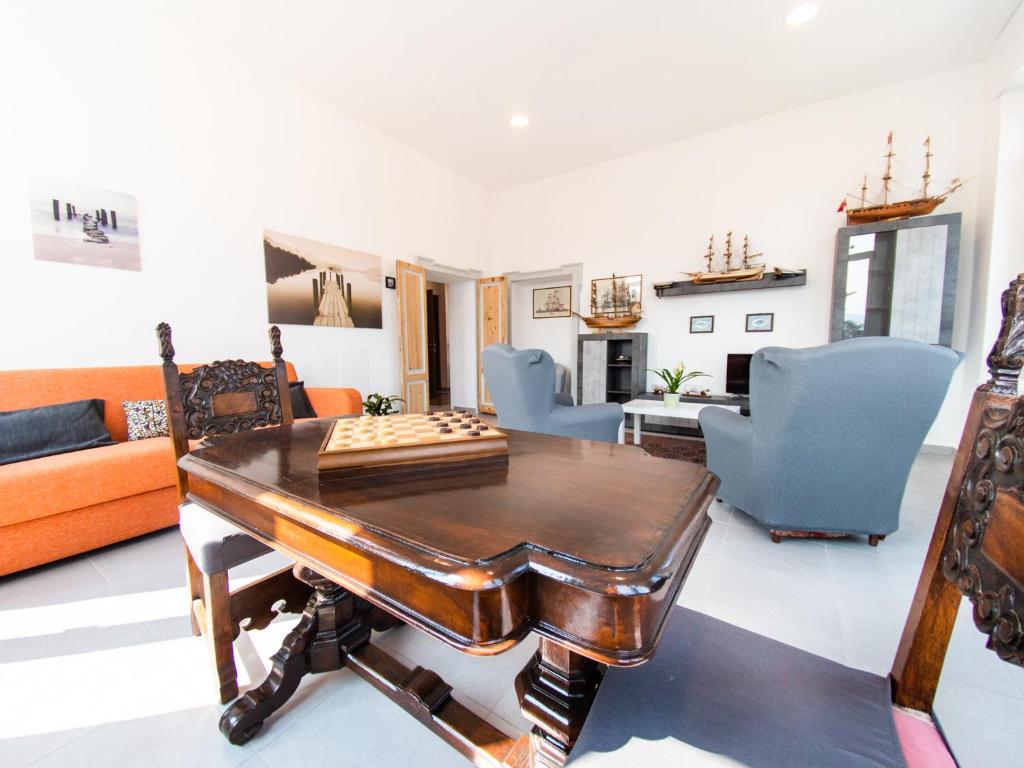 Een zitgedeelte bij VILLA SILVIA-by Home Sitter Como