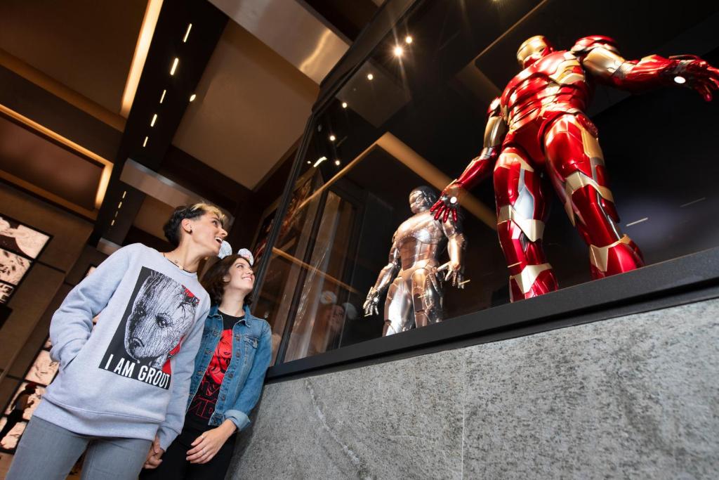 Clientes alojados en Disney Hotel New York - The Art of Marvel