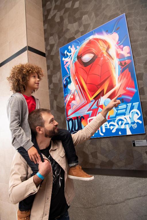 Clientes alojados en Disney Hotel New York - The Art of Marvel