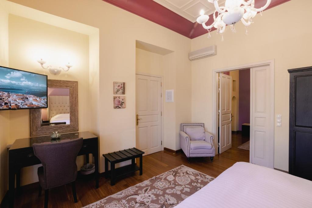 TV a/nebo společenská místnost v ubytování Kastello Hotel