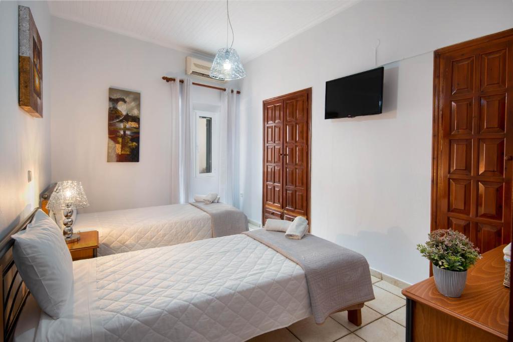 Postel nebo postele na pokoji v ubytování Paxos Center