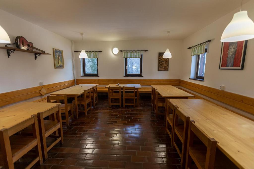 Restaurace v ubytování Erjavčeva mountain hut at Vršič pass